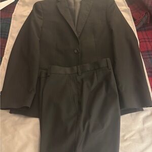 Blue Classic Suit with Notched Lapels and Structured Shoulders